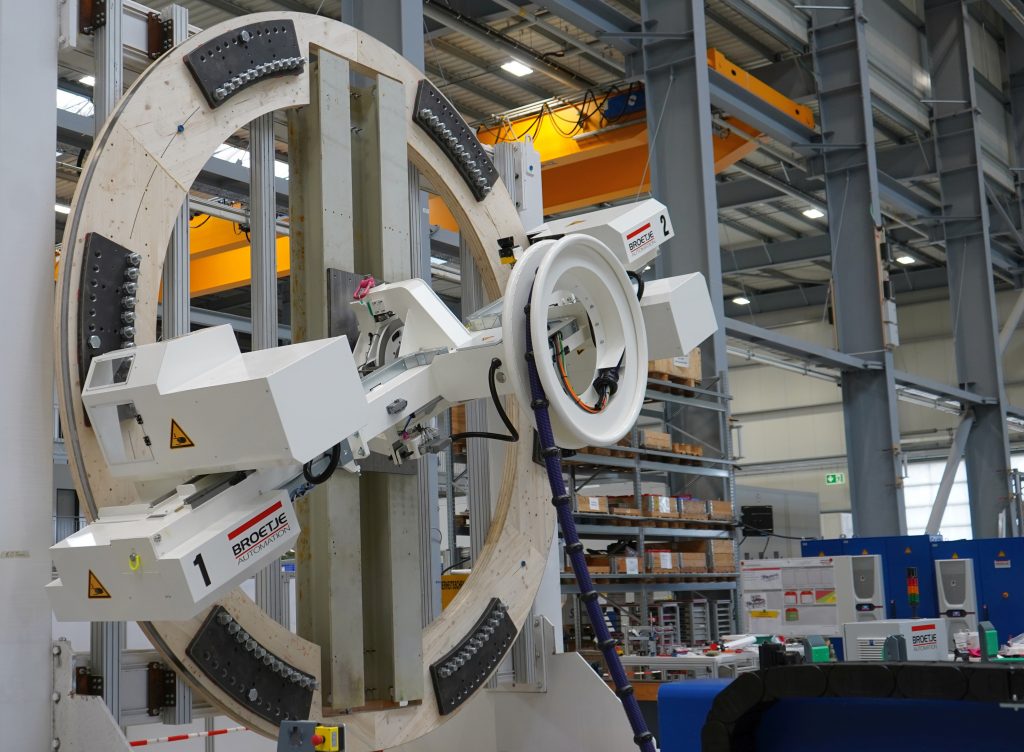 The Rotary Torque system is designed as a lightweight, mobile assembly unit to fit perfectly into the existing production environment. (Photo: Broetje-Automation)