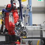Material and process flexibility in a compact system due to the ability to work in narrow environments.