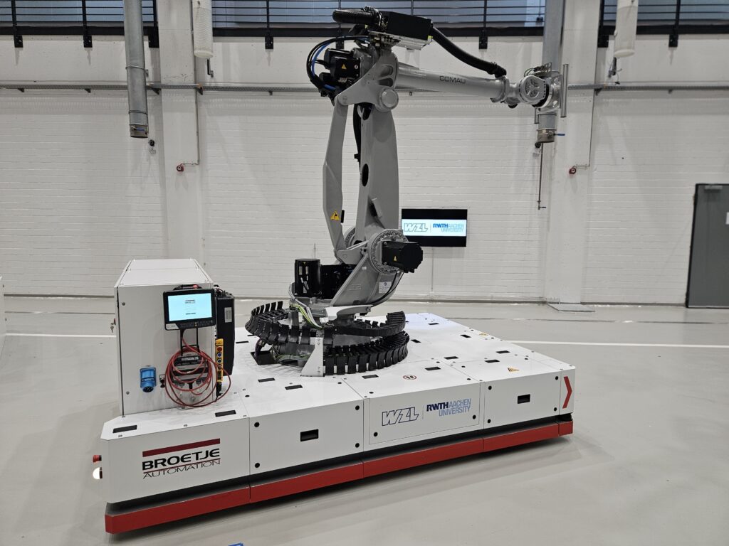 The large mobile robot in its new working environment (Photo: WZL)
